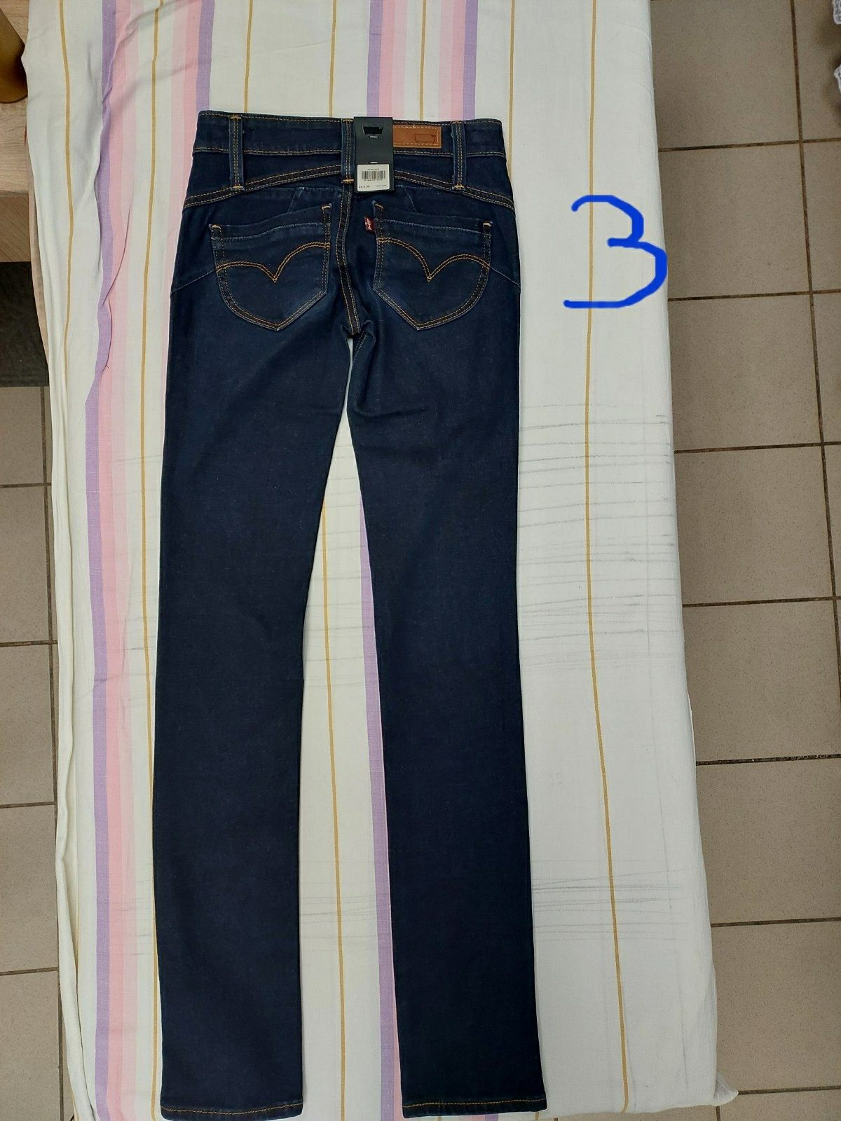 Джинсы подростковые , женские Levis ,размер W23;24L32.Оригинал.