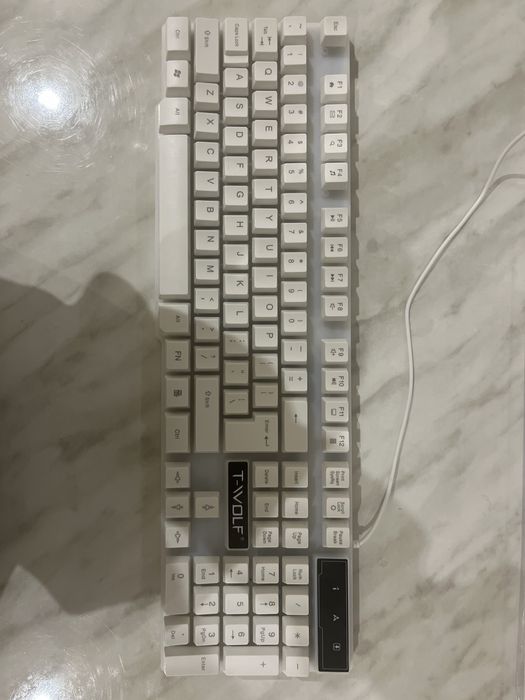Продам б/у клавіатуру T-Wolf TF230 біла,безвучна).