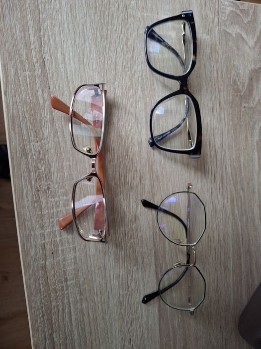 Okulary , oprawki do okularów.  Stan bardzo dobry 3 sztuki.