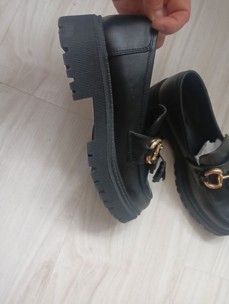 Sprzedam buty deeZee rozmiar 37