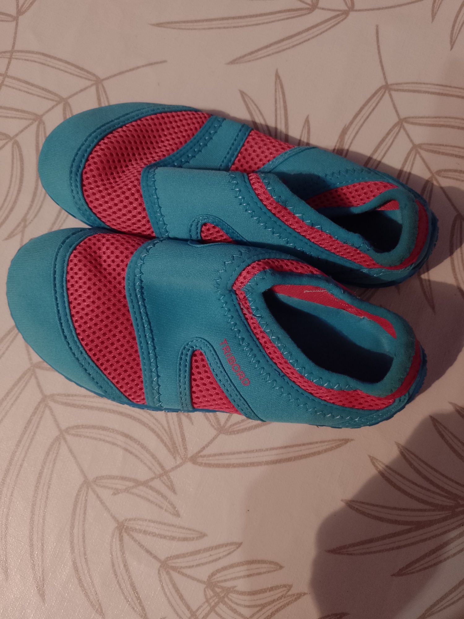Buty na basen nowe