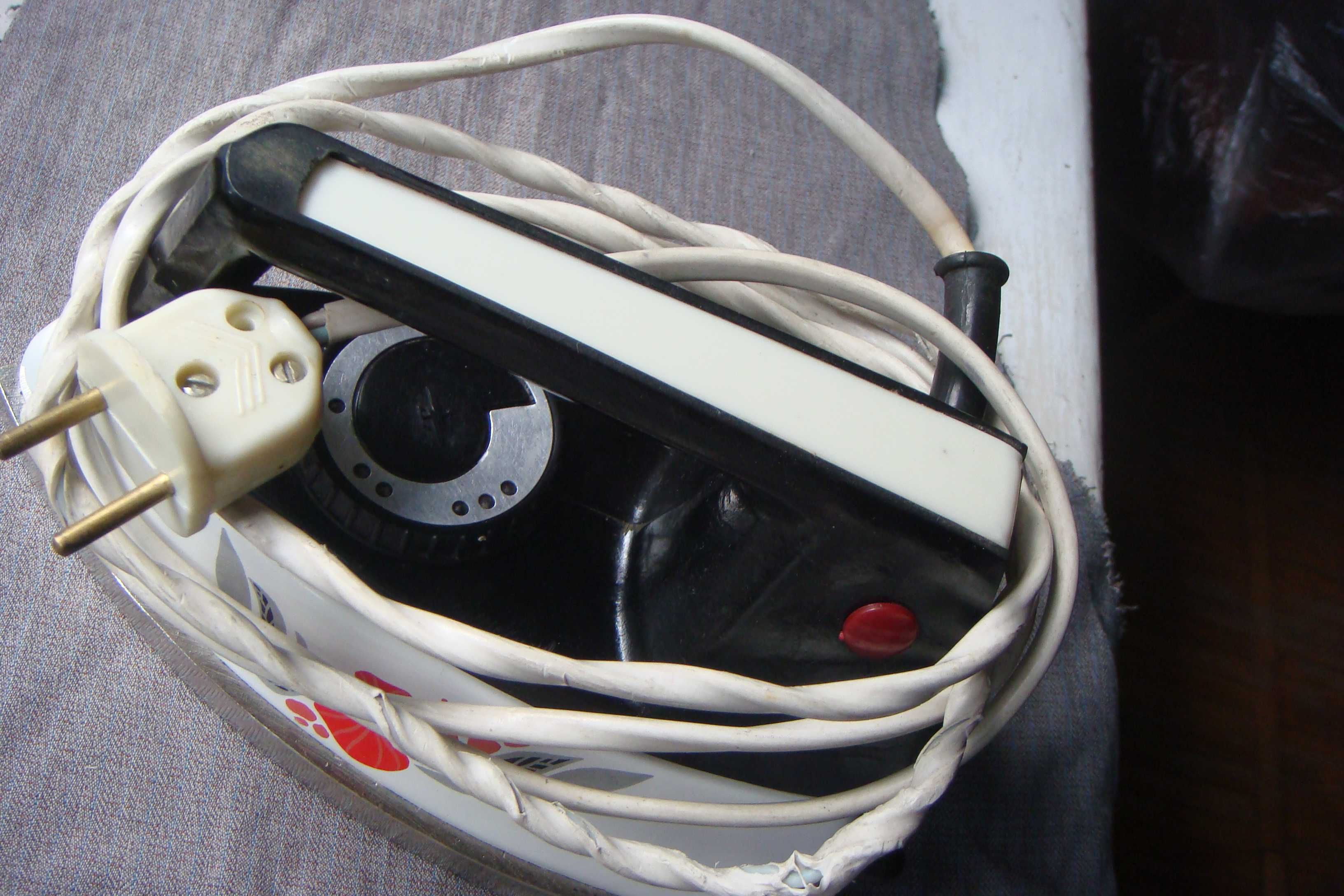 Праски (Утюги) Philips HA2752 (з парою) і звичайна УТ9 ГОСТ 307-81