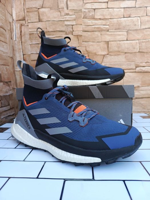 кросівки adidas  (44р.28 см)