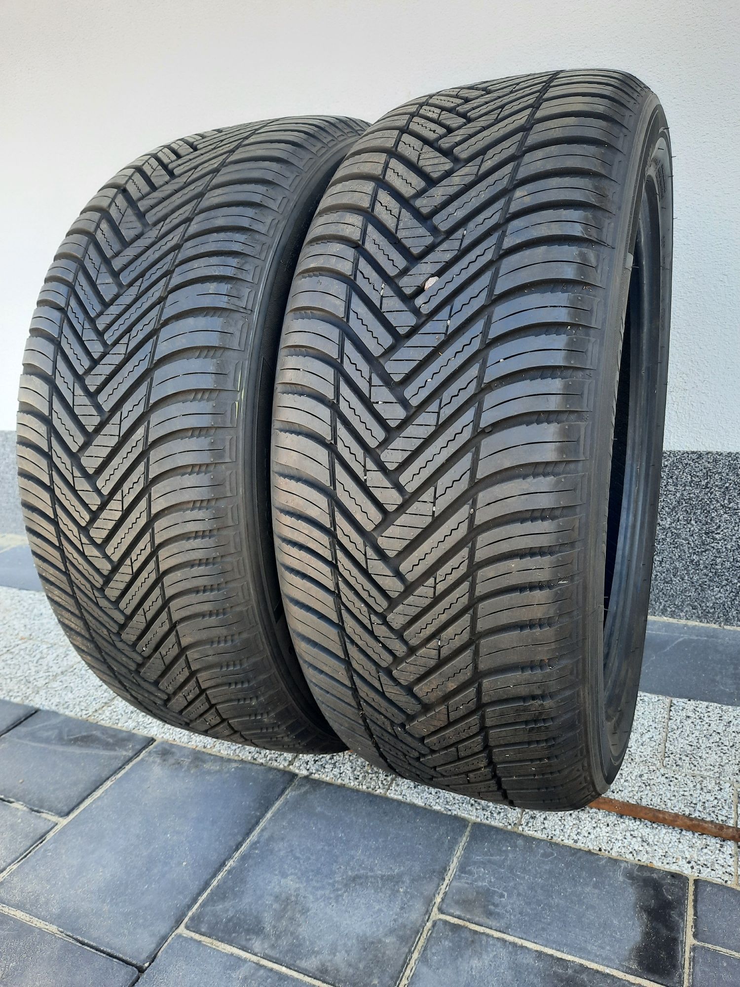 2 opony 225/40 R18 Hankook Kinergy 4S 2023r 8mm