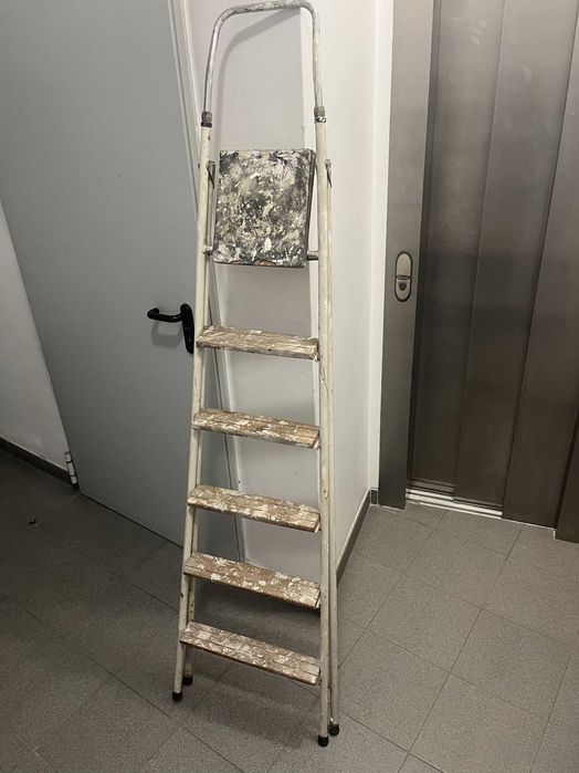 Escada de Ferro com 5 Degraus - PRA VENDER!