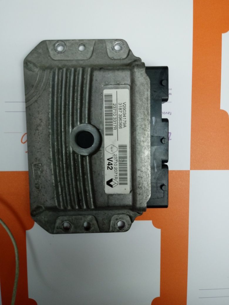 Ecu komputer silnika Dacia Logan Sandero Renault 1.2 16V D4f