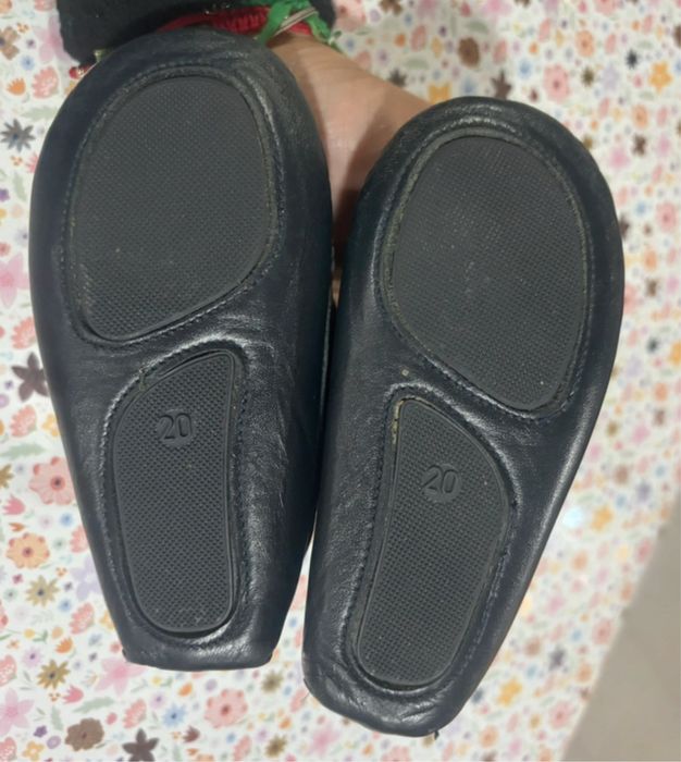 Sapato bebé em pele
