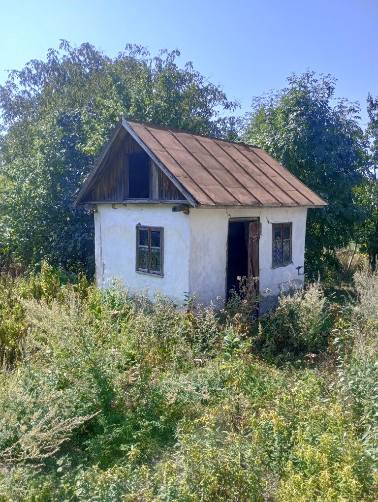 Продам хату з участком