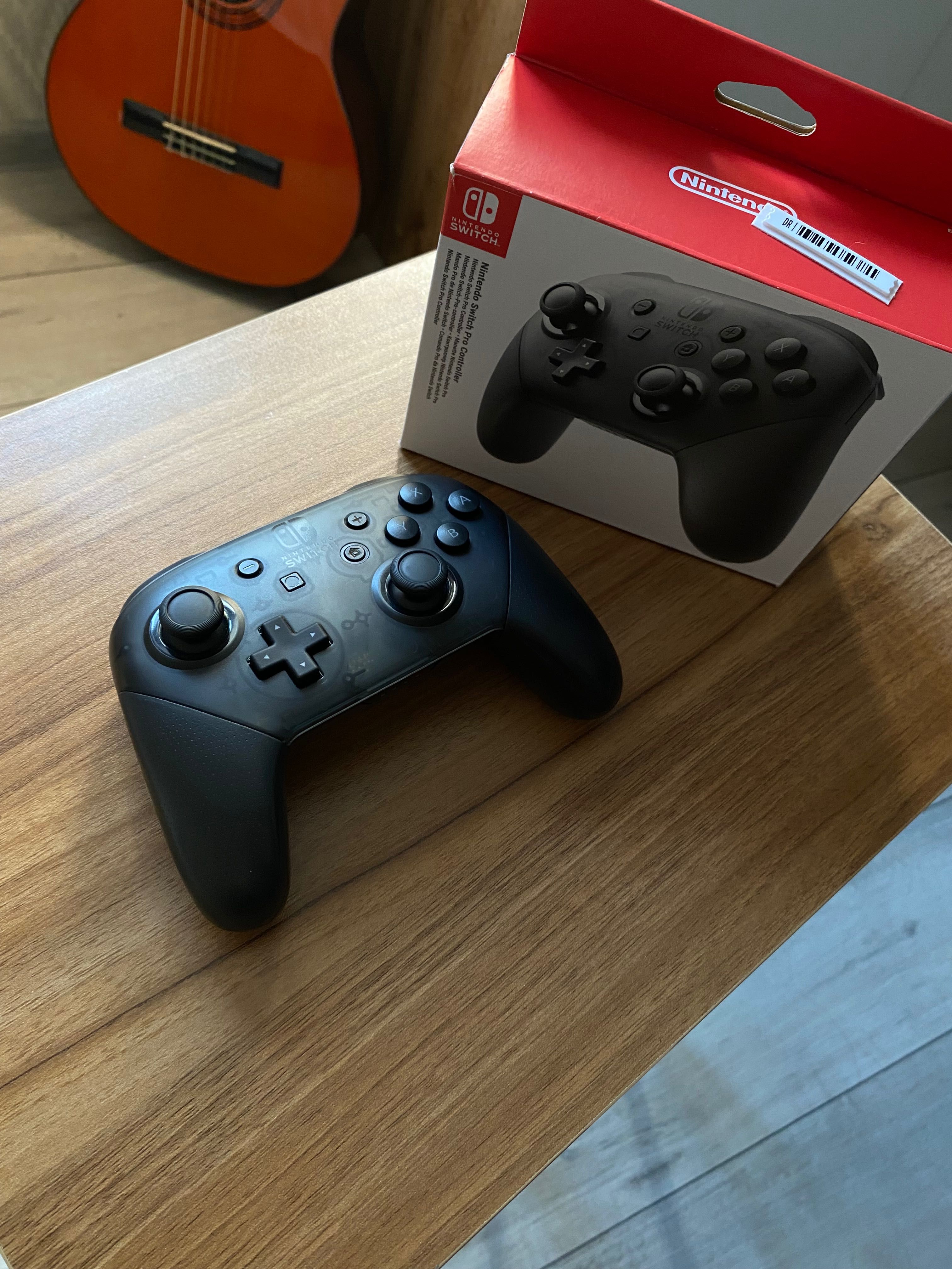 Nintendo Switch OLED + Zelda TOTK + Pro Controller + Akcesoria