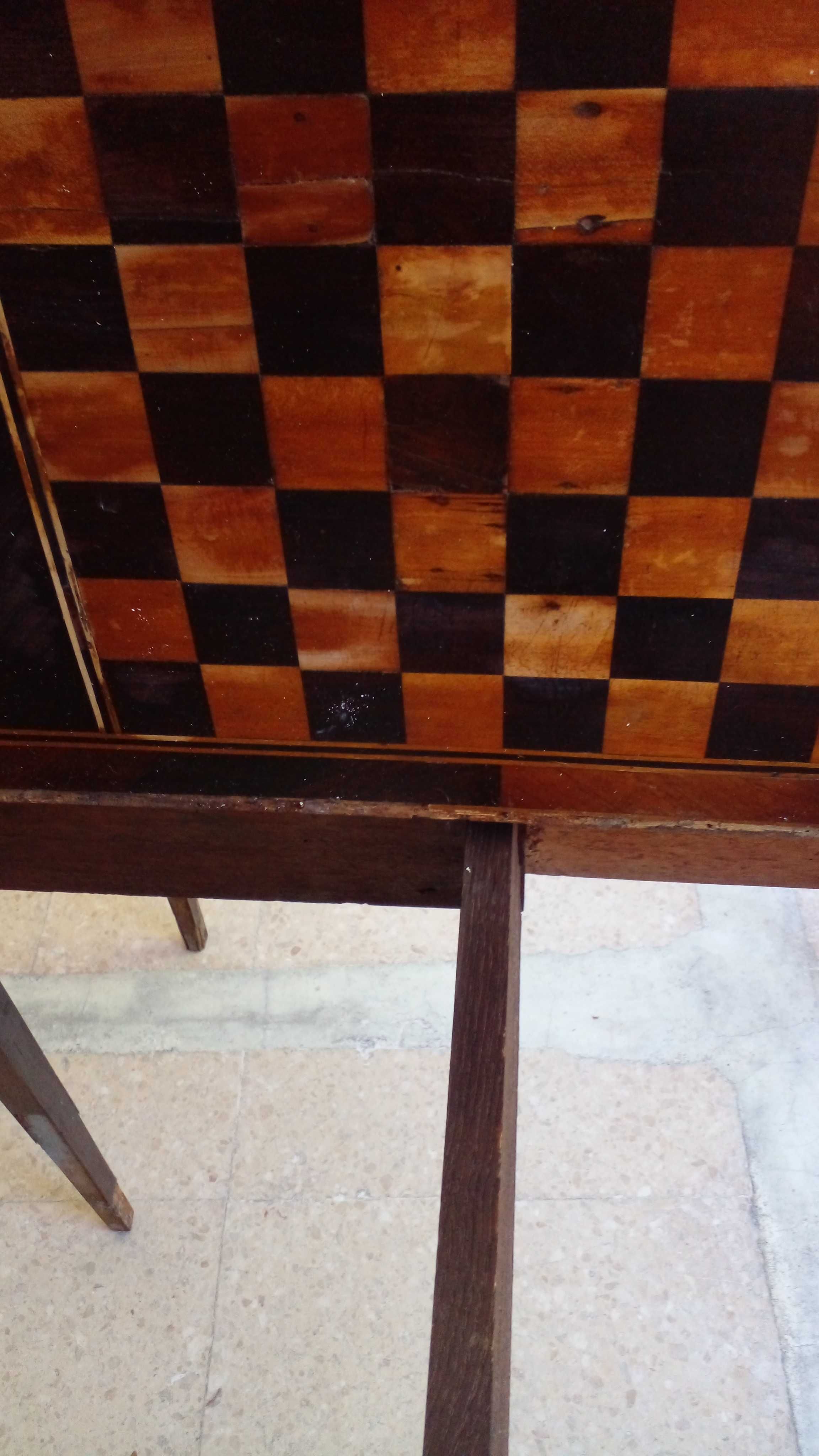 Vendo mesa de jogo antiga