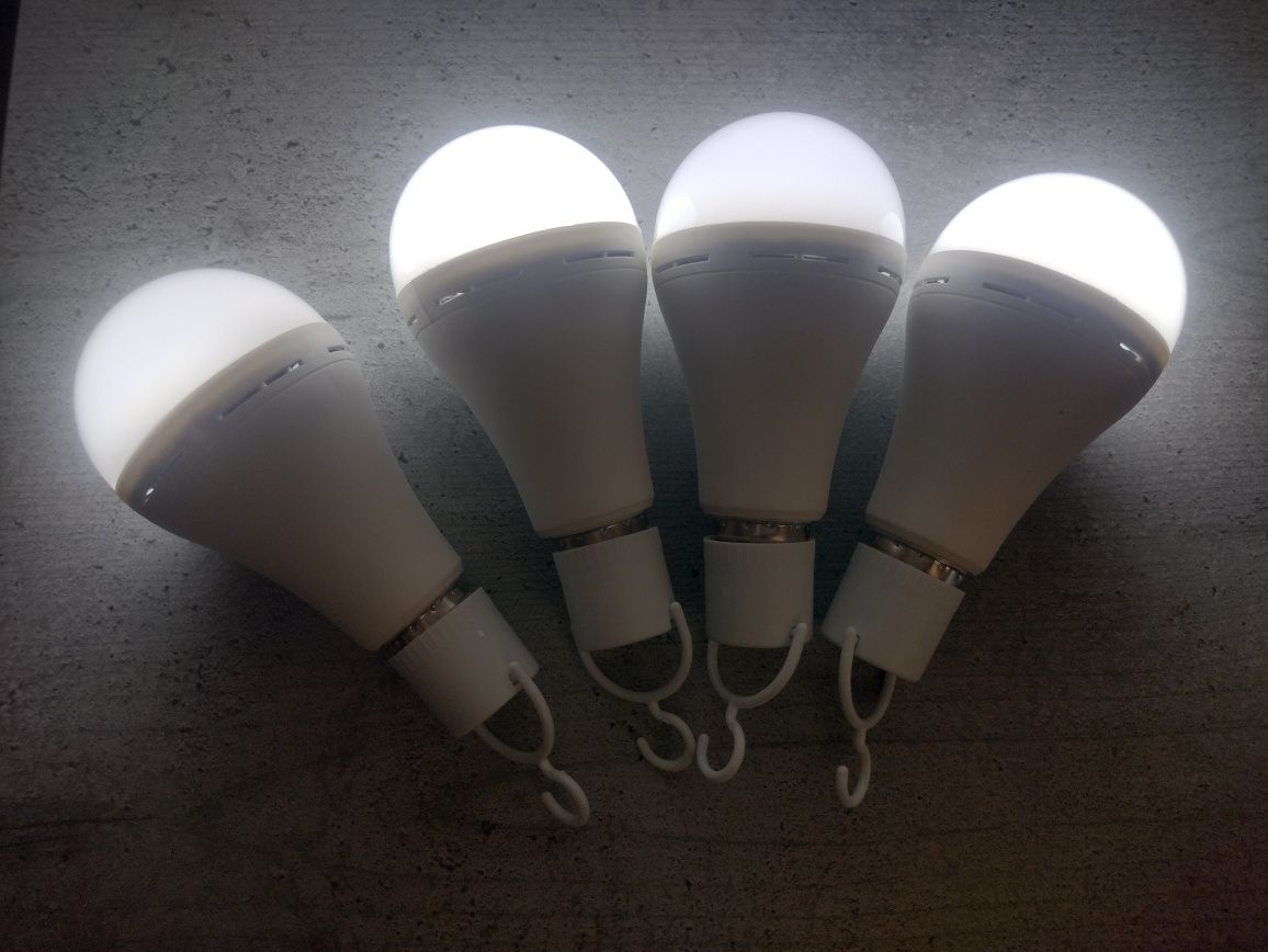 Акумуляторна автономна LED лампочка 9W, E27