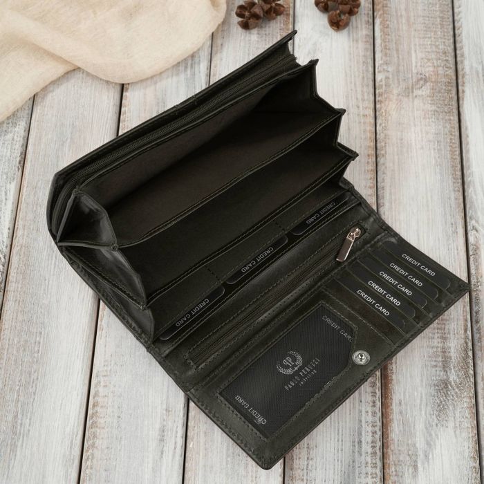 portfel damski skórzany duży ciemnozielony w orientacji poziomej