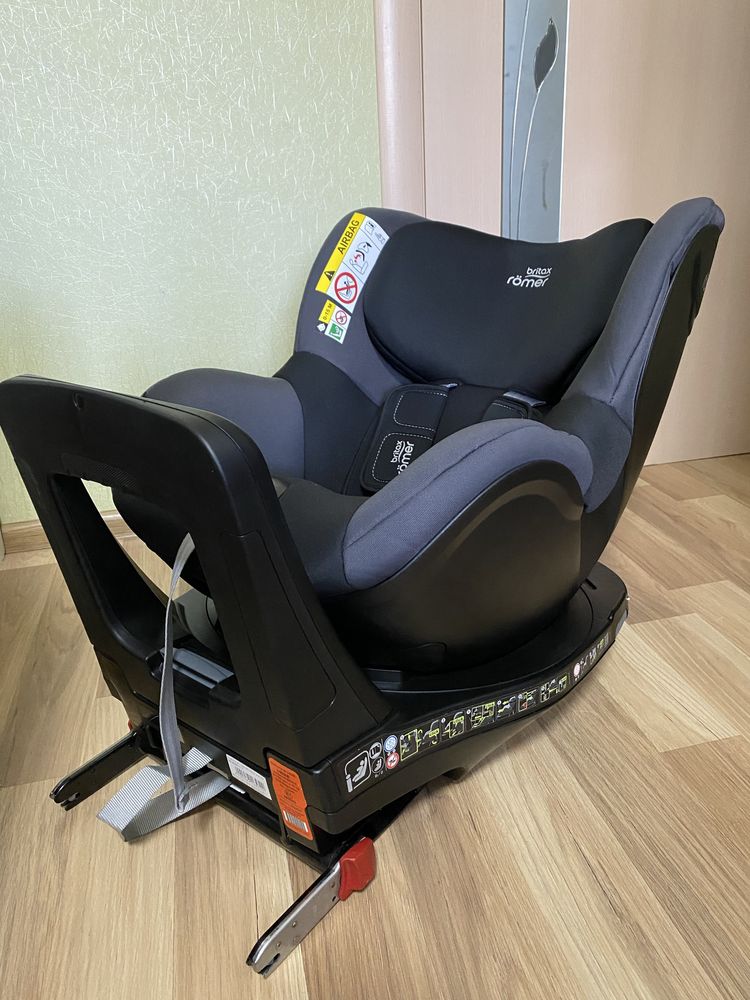 Автокресло Britax-Romer Dualfix M-I size с 3 мес.до 4 лет, поворотное
