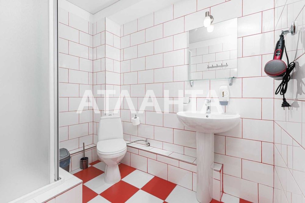 Гостиница в пешей доступности 13 фонтана! Бассейн!