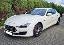 Samochód do ślubu Maserati Ghibli z kierowcą