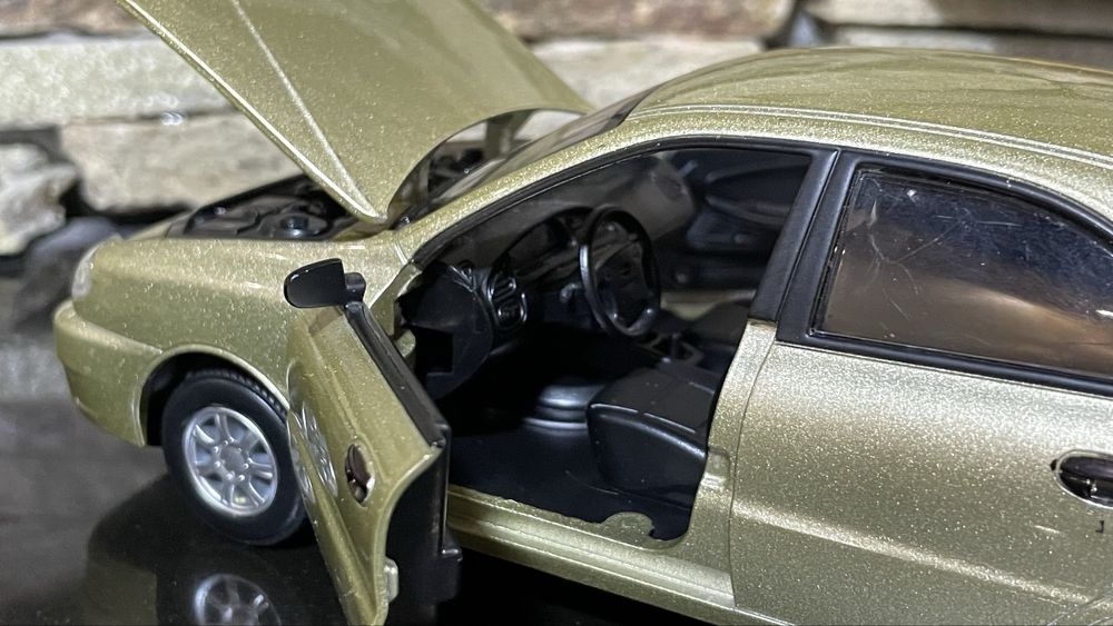 Машинка Lanos колекційна модель авто 1:22 1:24