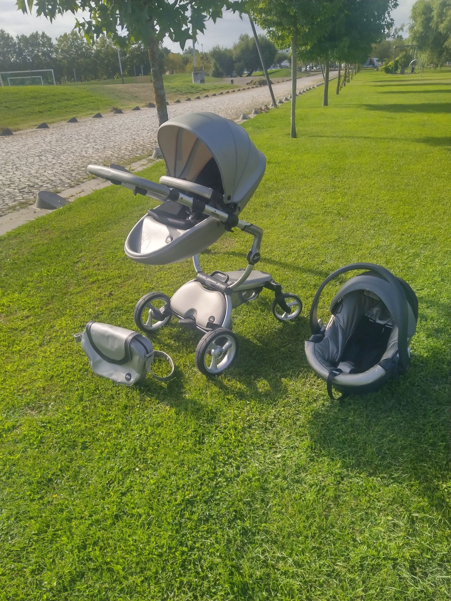 Carrinho de bebê Mima trio