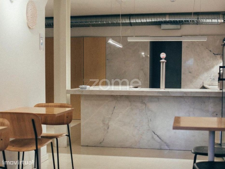 Espaço recente, com esplanada no coreto do jardim; totalmente remod...