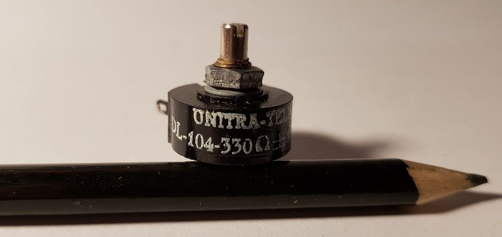 Potencjometr drutowy 330Ω 10% 0,5W Unitra Telpod DL-104 NOWE