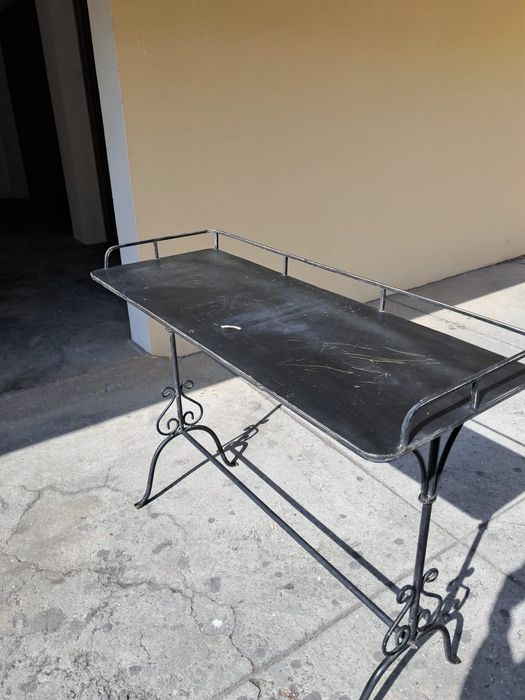 Consola em ferro
