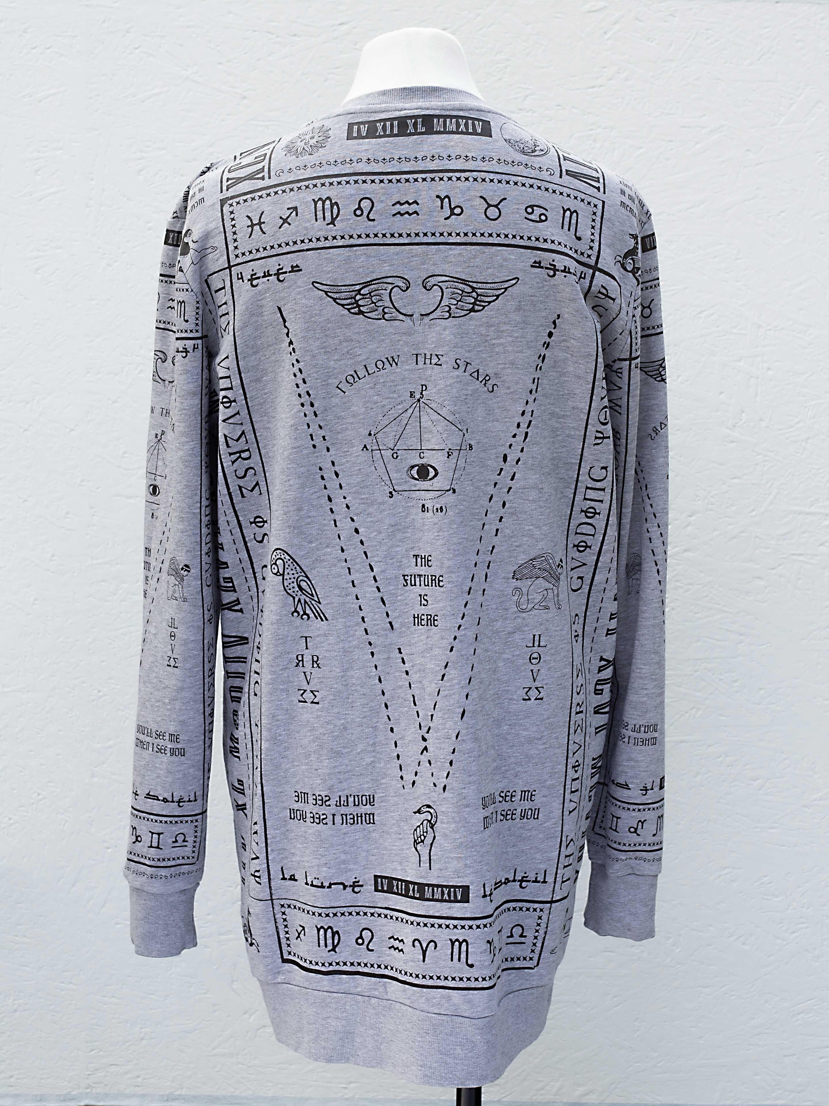 Divided by H&M szara bluza M oversize długa print w hieroglify newage