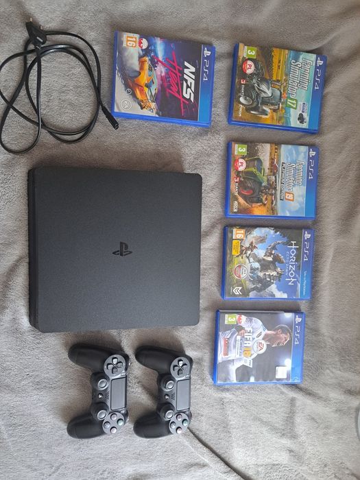 PlayStation 4 slim 1tb z 2 kontrolerami