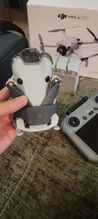 Drone DJI Mini 4 Pro Fly More Combo