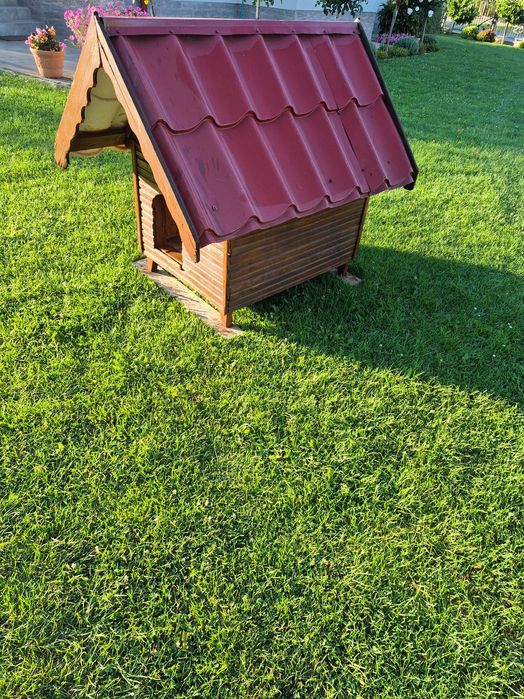 Buda z drewna ocieplana w środku