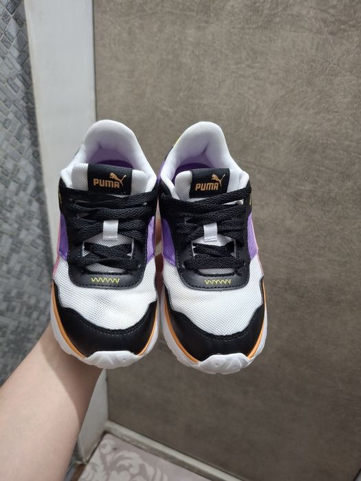 Дитячі кросівки PUMA VOYAGE  32 розмір 20,5 см білі чорні рожеві