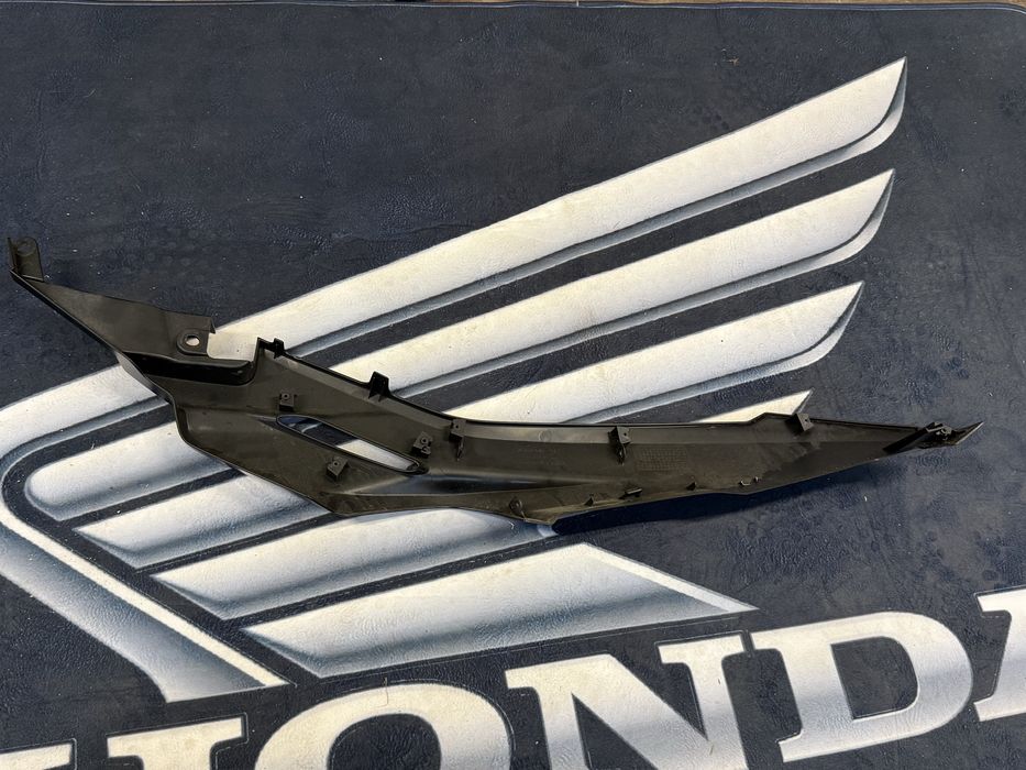 Plug lewy podest podloga honda forza 125 lub 350