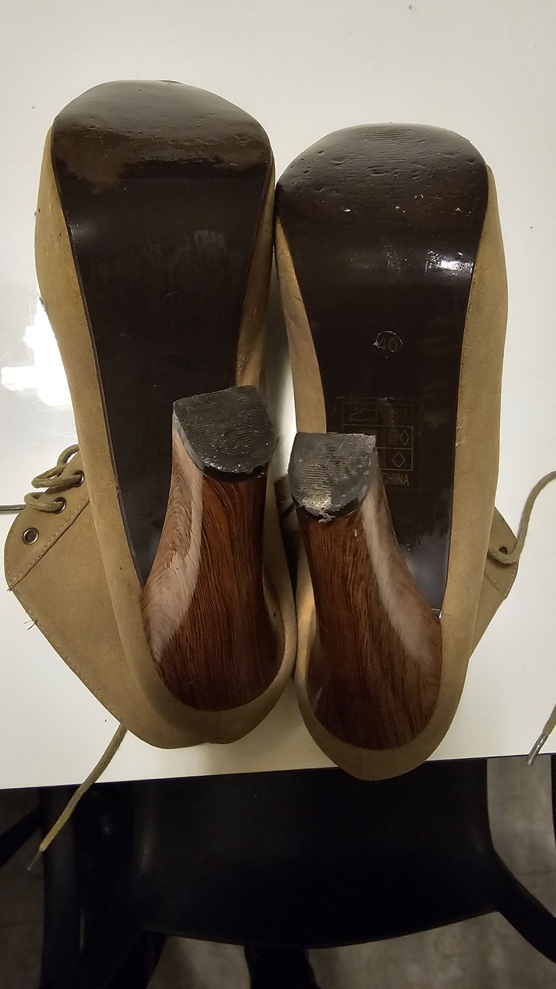 Buty na wysokich spodach 40
