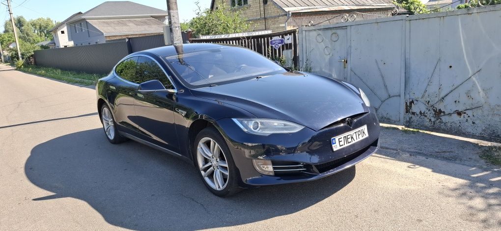 Tesla model S 85