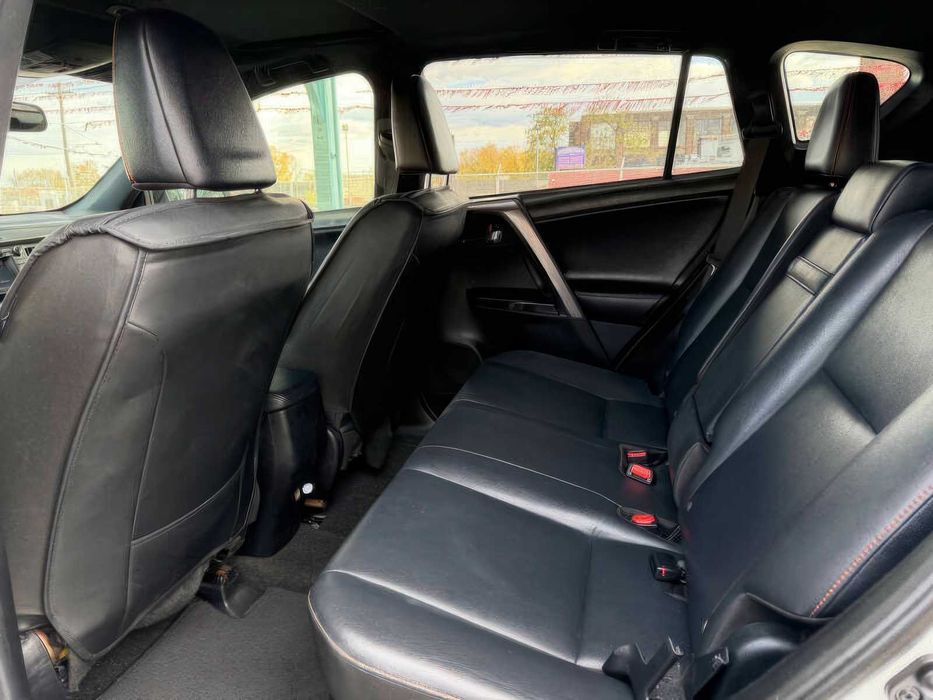 Toyota RAV4      2017