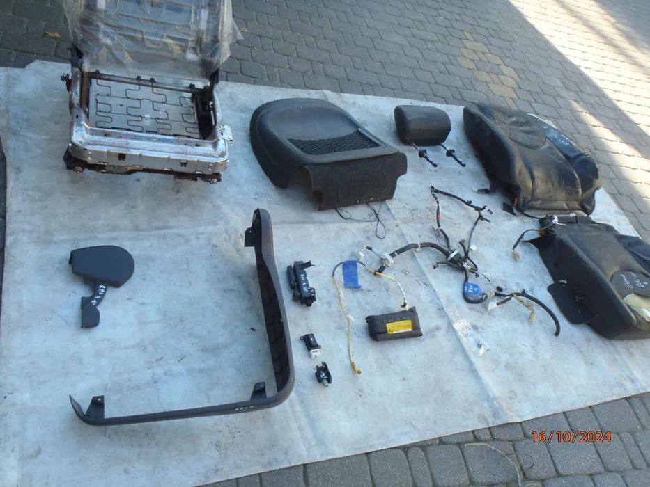 fotel fotele stelaż oparcie siedzisko wiązka instalacja fotela zagłówek ślimak zębatka silniczek regulacji fotela skóra gąbka poduszka powietrzna air bag fotela lewa  mata grzewcza toyota rav 4 IV