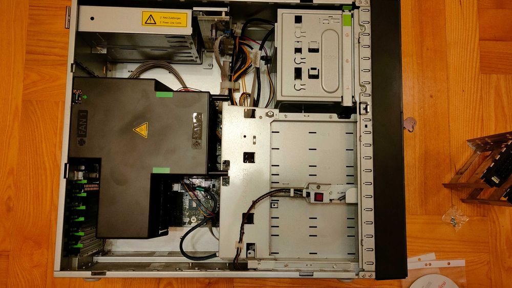 Komputer Fujitsu PRIMERGY TX1330 M3 32Gb RAM + Monitor Gratis