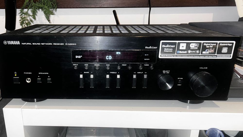 Yamaha R-N303D – amplituner sieciowy MusicCast, stan idealny