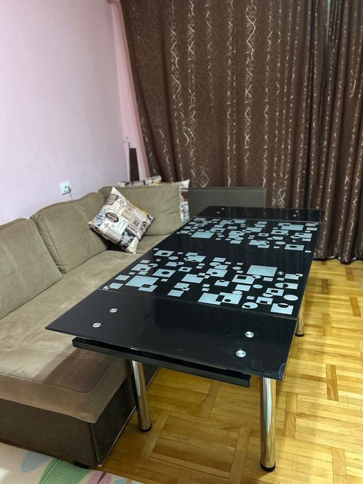 Скляний розкладний стіл