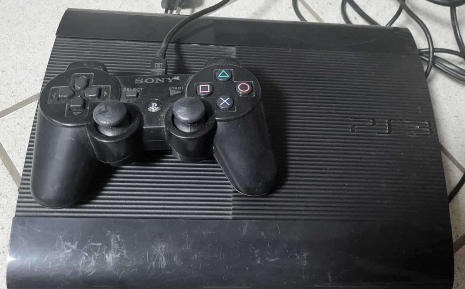 Konsola  padem PlayStation 3 CECH 4004A