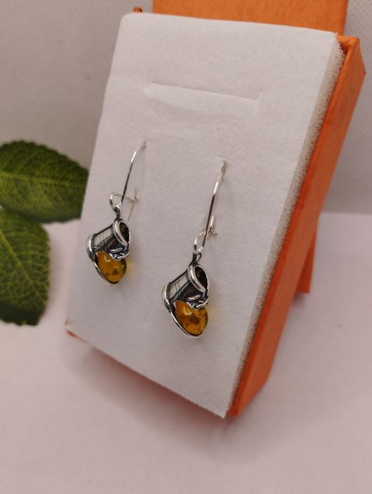 Srebrne kolczyki z bursztynem, buciki, próba 925