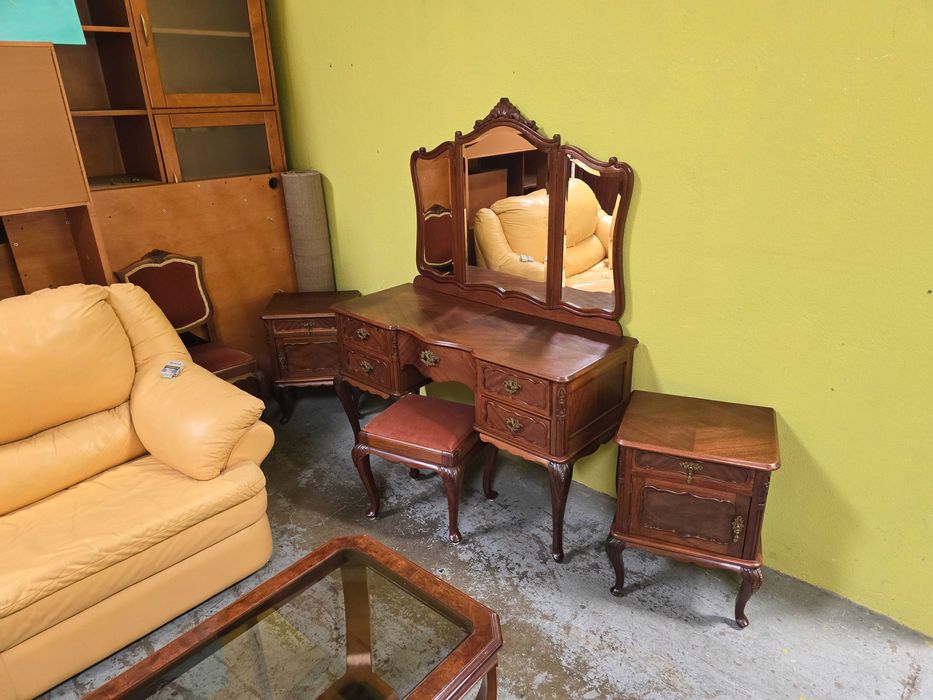 Tocador QUEEN ANNE BANQUETA E MESINHAS