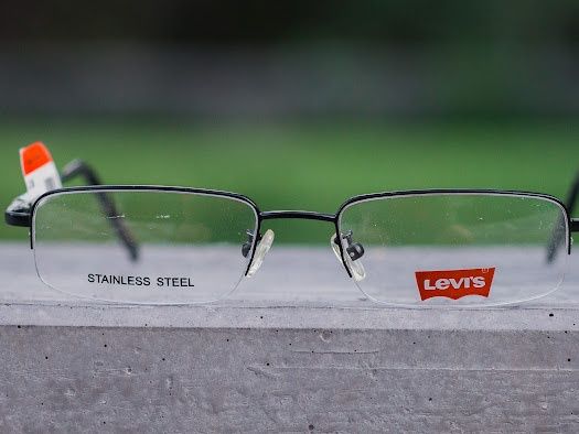 Мужские полуободковые оправы LS 555  от Levis!