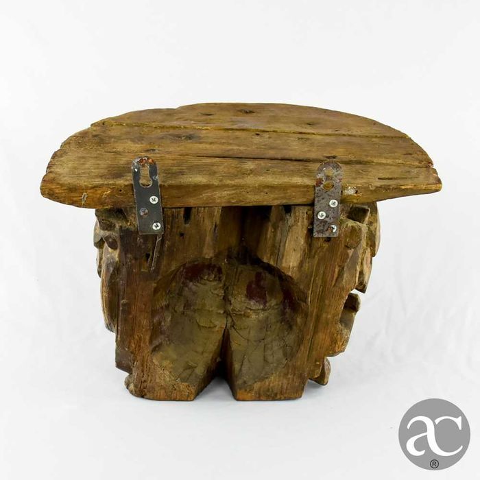 Mísula em madeira de castanho policromado séc. XVII / XVIII