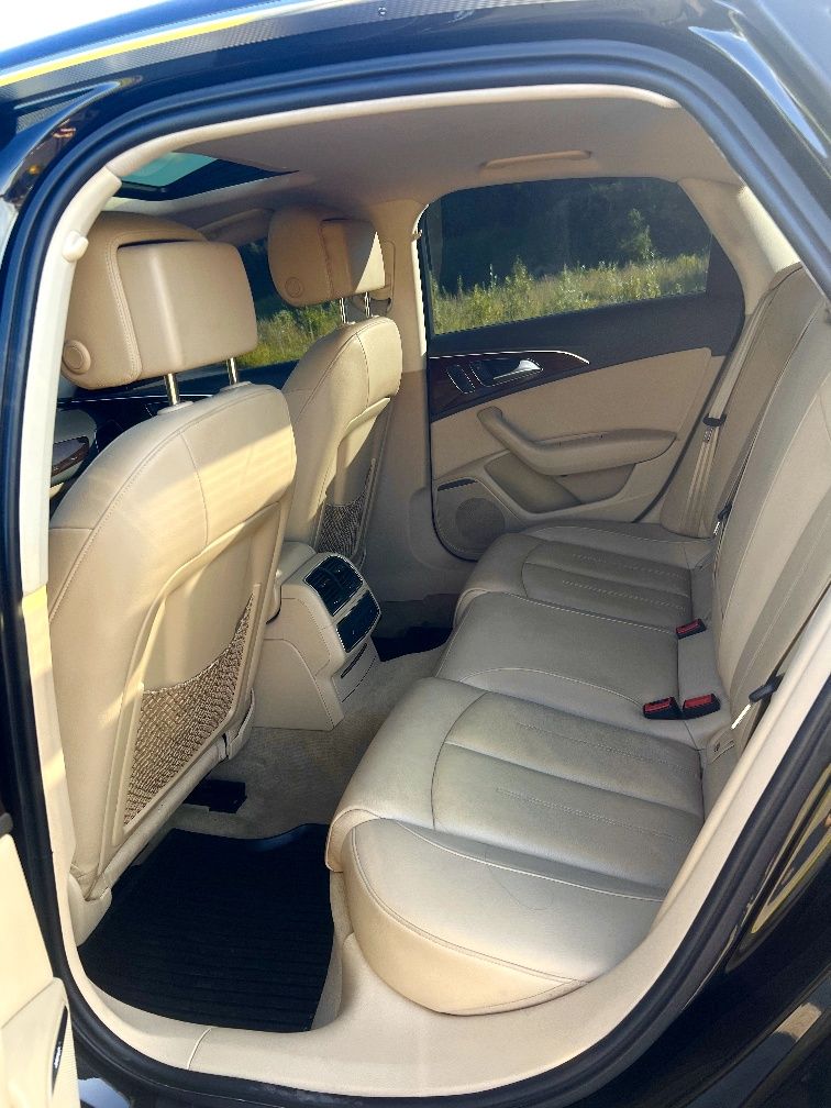 Продаю AUDI A6 .