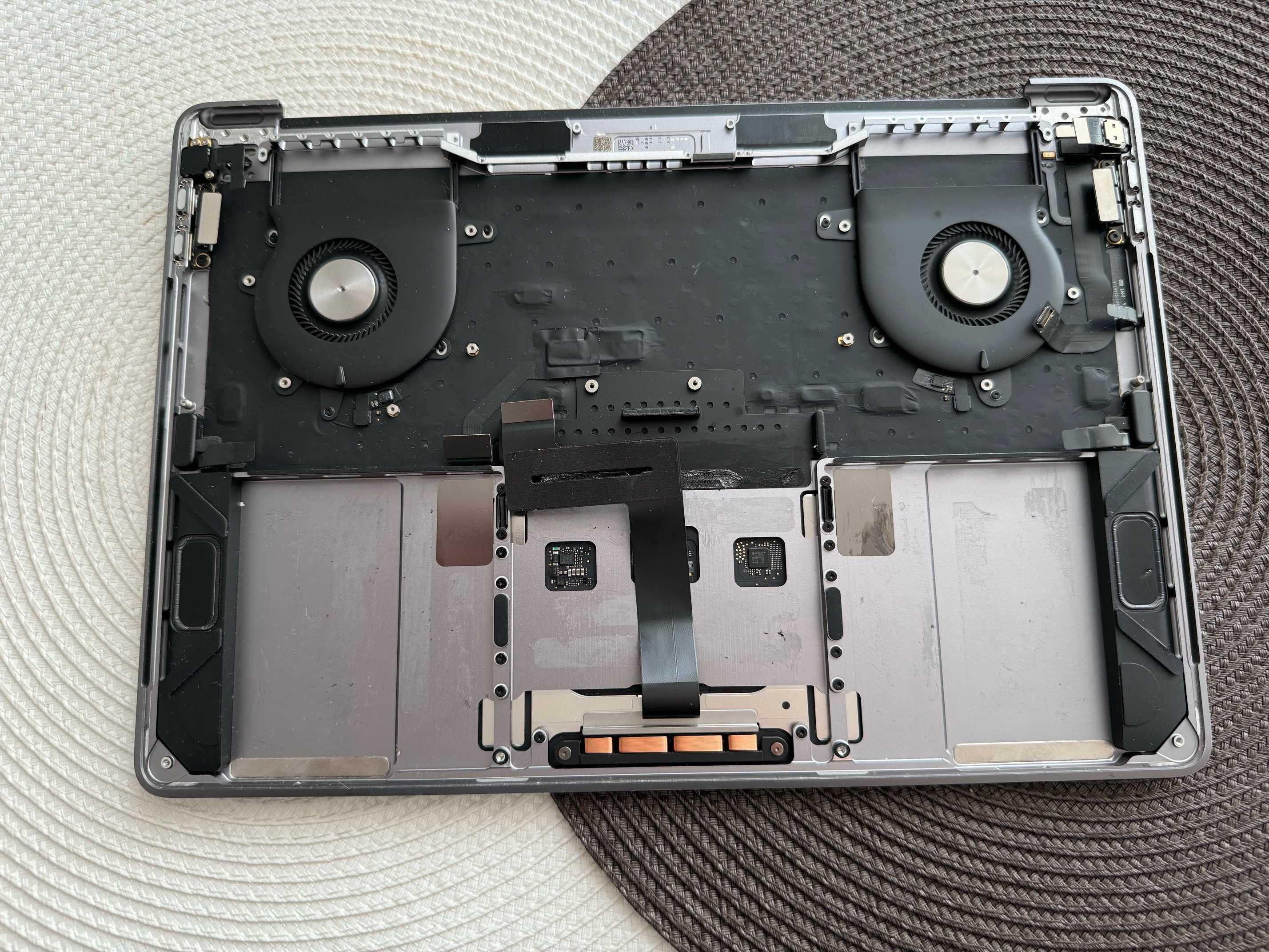 Topcase klawiatura palmrest Macbook pro 13" A1989 /2018