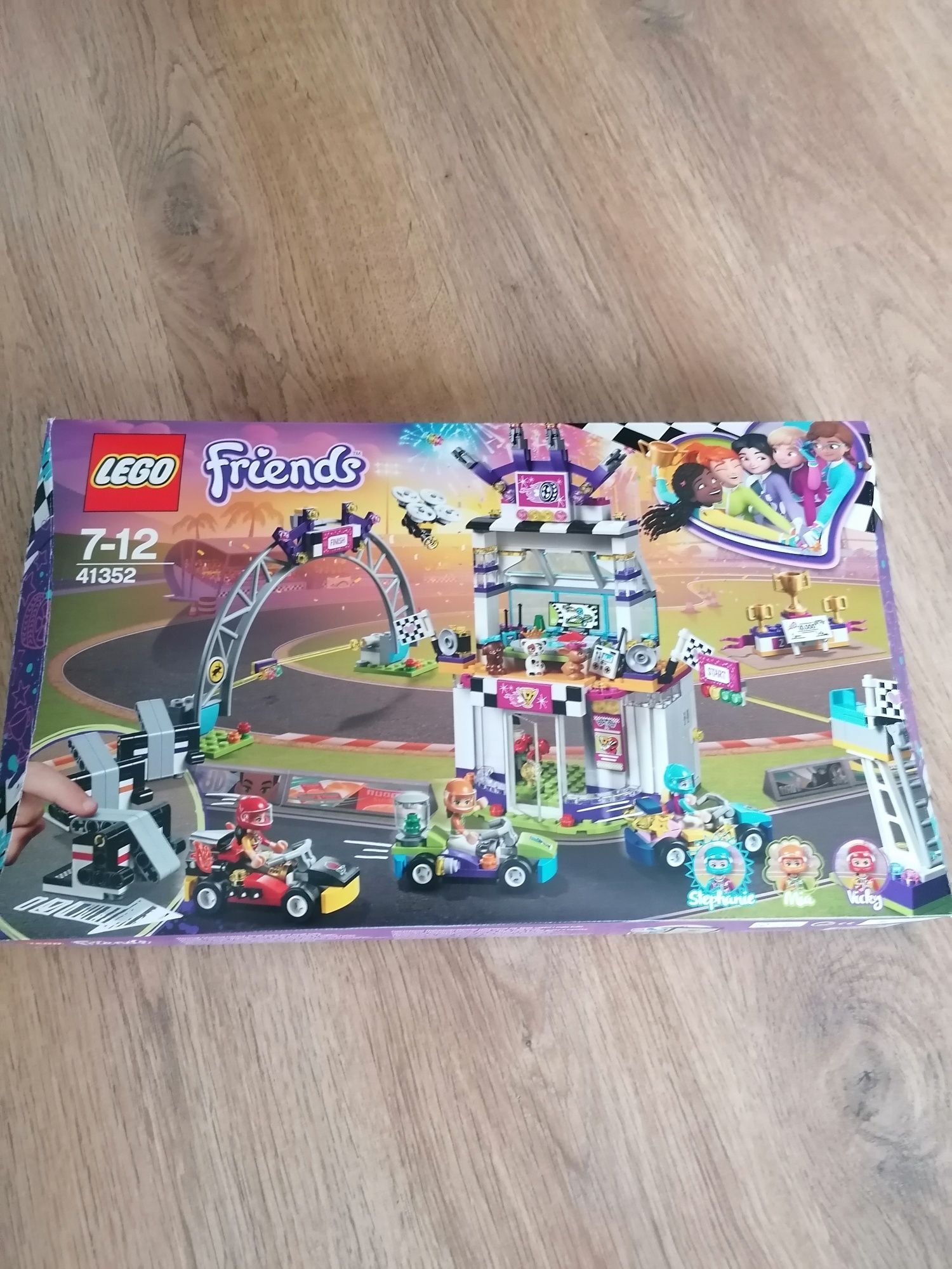 LEGO Friends 41352 Dzień wielkiego wyścigu