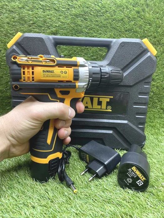 Шуруповерт потужний DeWALT 12V з набором і кейсом