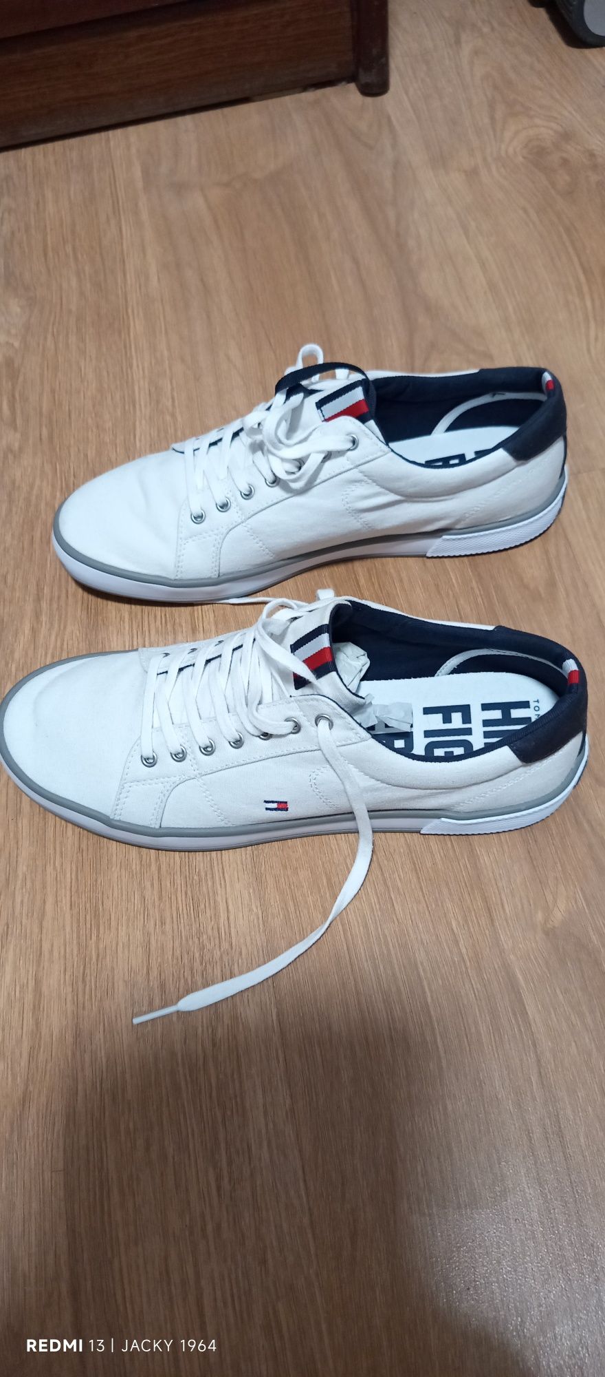 Tênis Tommy Hilfiger brancos