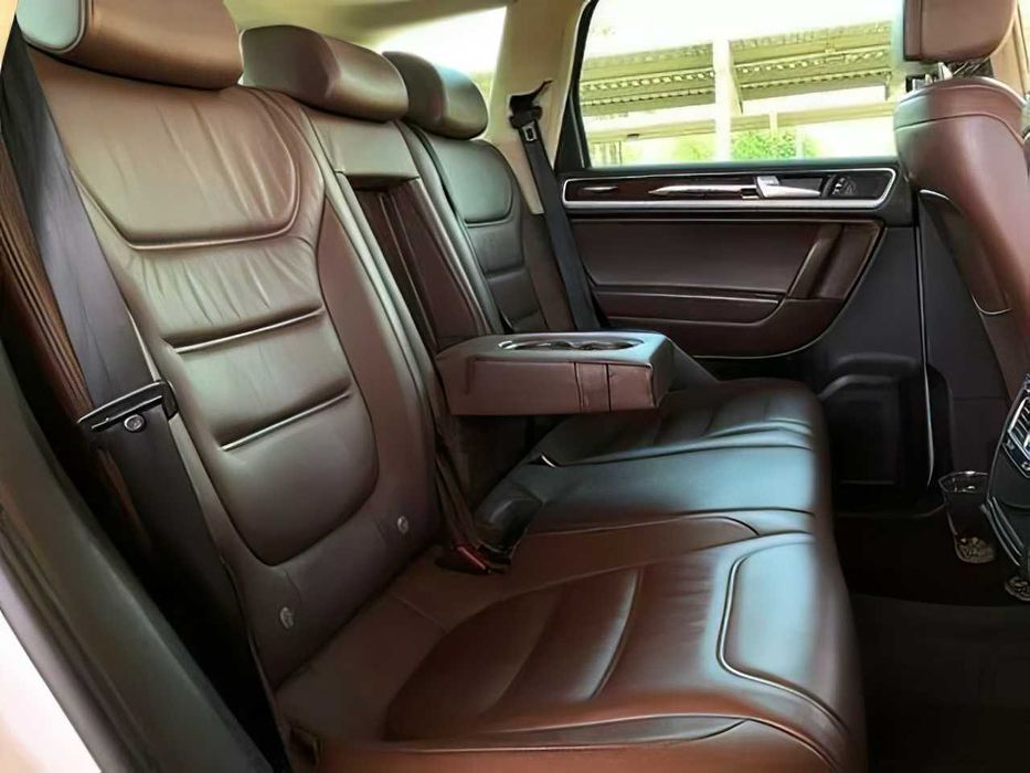 Volkswagen Touareg      2014