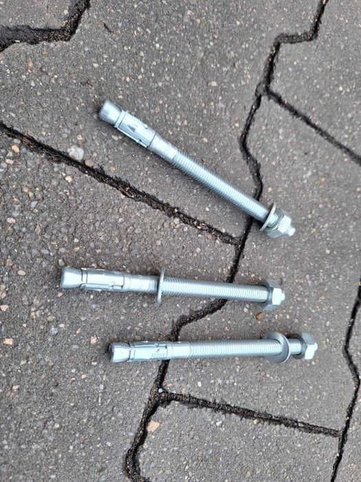 kotwy do betonu 10x135