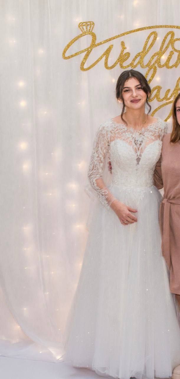 Неймовірно ніжна та витончена весільна сукня